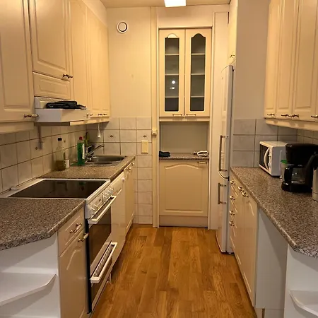 Cozy Bed Near Helsinki Airport Alloggio in famiglia *